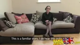Casting-Agent fickt Brille-Trägerin hart beim Amateur-Casting – 11 Min. Sperma auf Titten