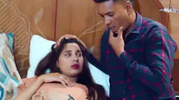Indische Teen Girl mit roten Lippen liegt auf Bett
