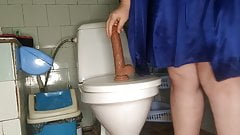 Curvy MILF pissing and fucking her dildo in the toilet